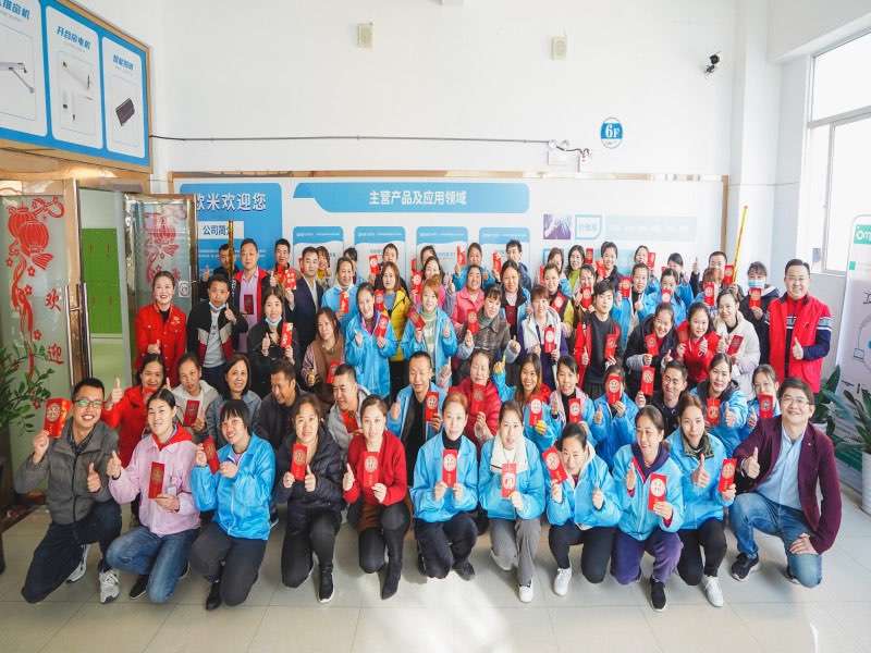 在新的一年;歐米祝大家“兔”飛猛進,“兔”然發財!